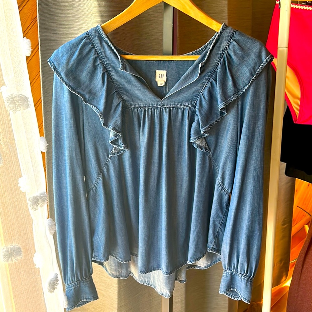 GAP Chambray Ruffle top size Small